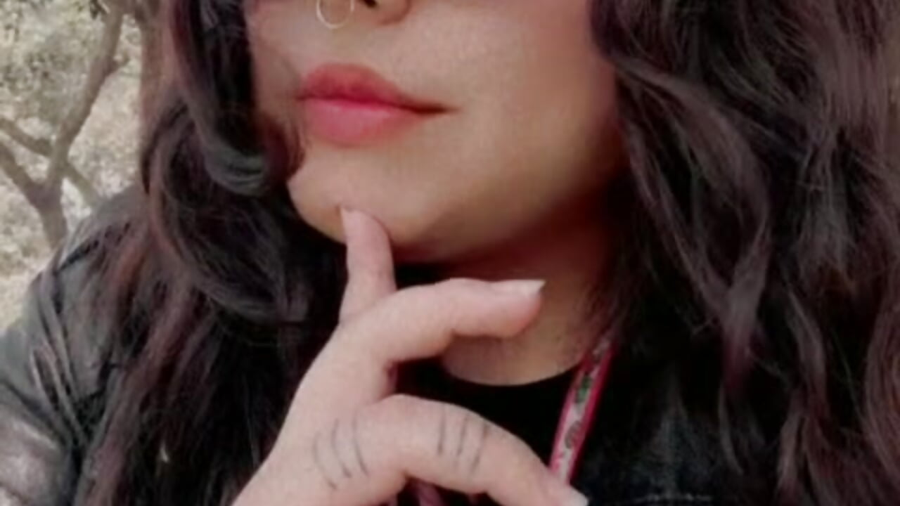 🌙 “Tender submission for patient looks” - فيديو من _lilith_heavy موديل الكام