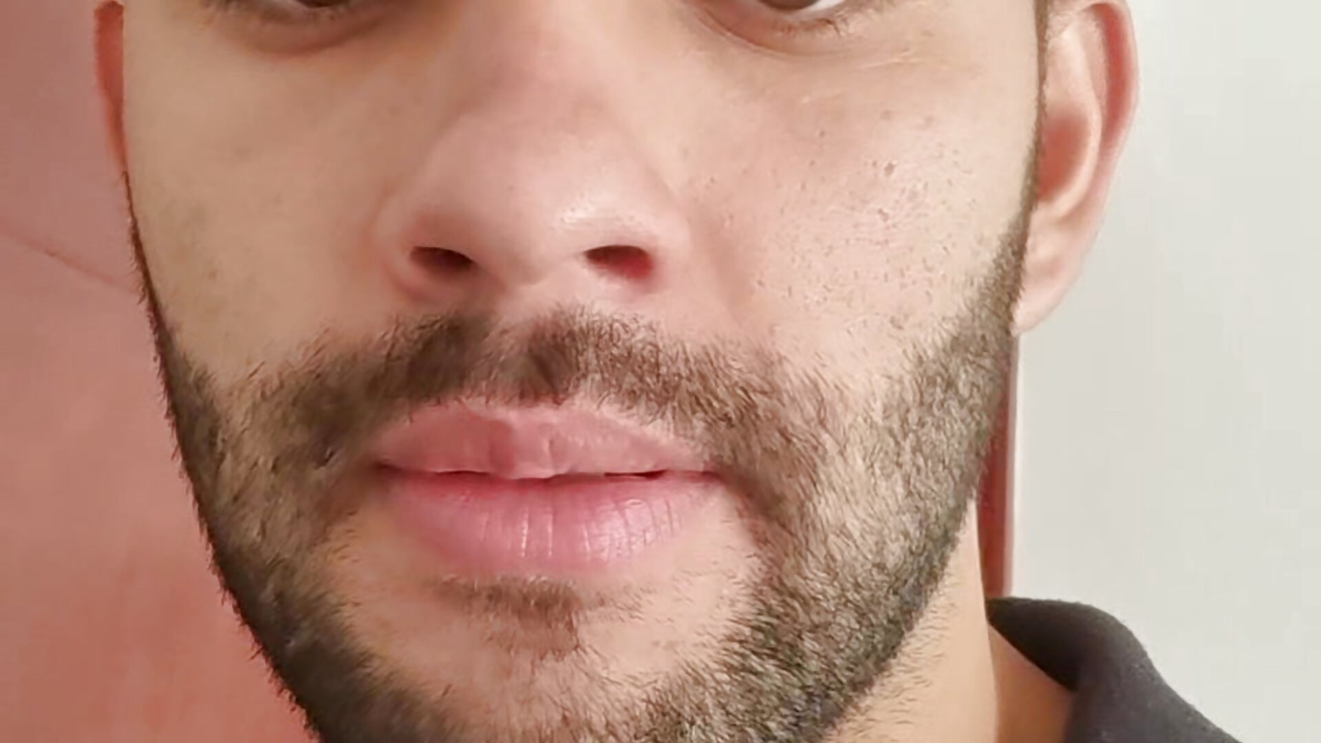 1000111822 - video by follar- cam model