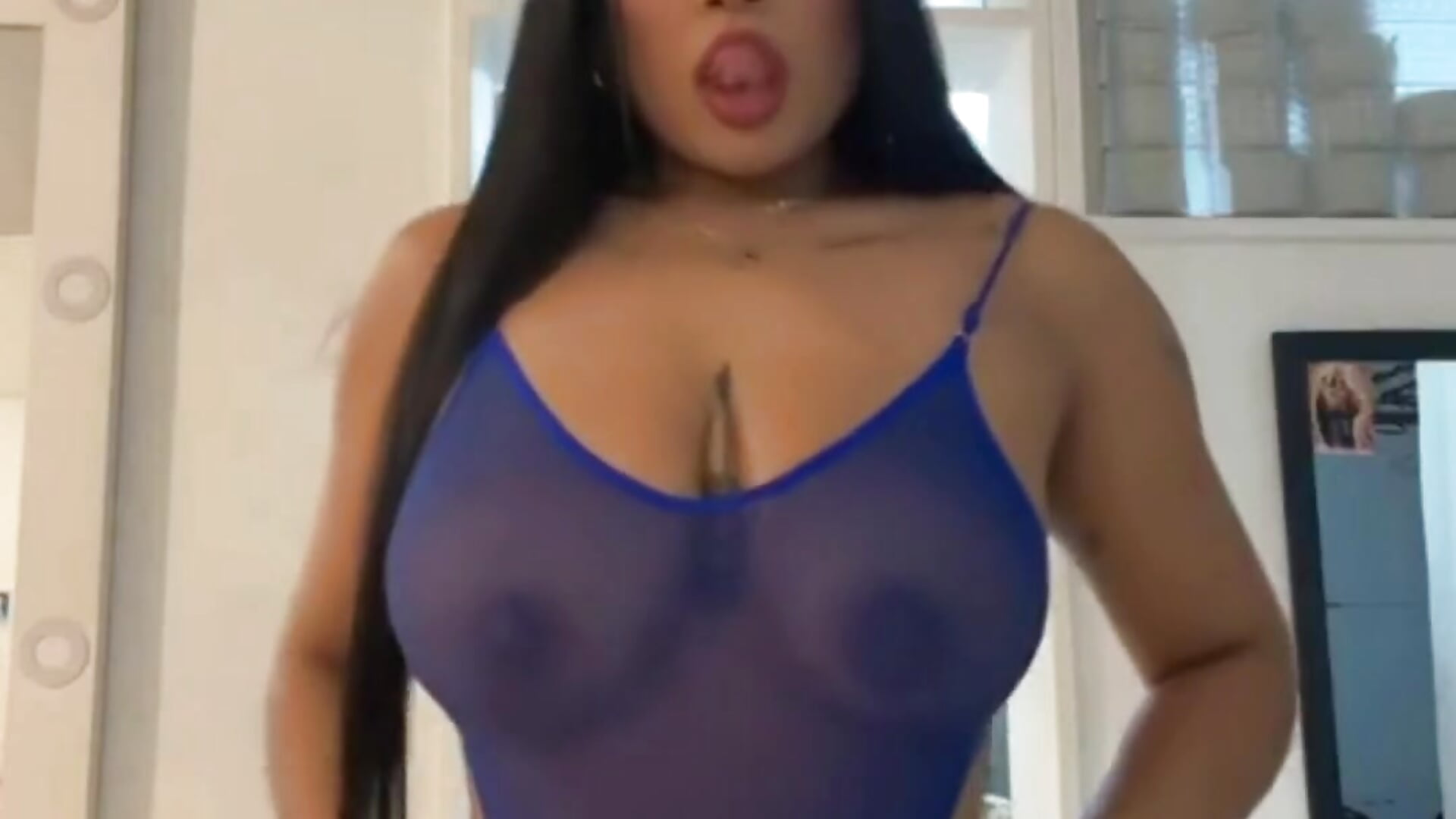 AM I YOUR TYPE OF BODY? 😈🔥 - فيديو من alaiasweet_ موديل الكام