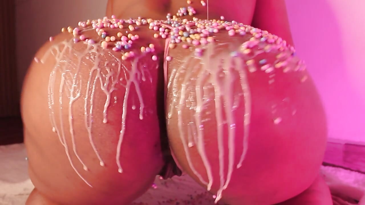 EAT ALL THIS JUICY ASS 🍭 - video by alaiasweet_ cam model