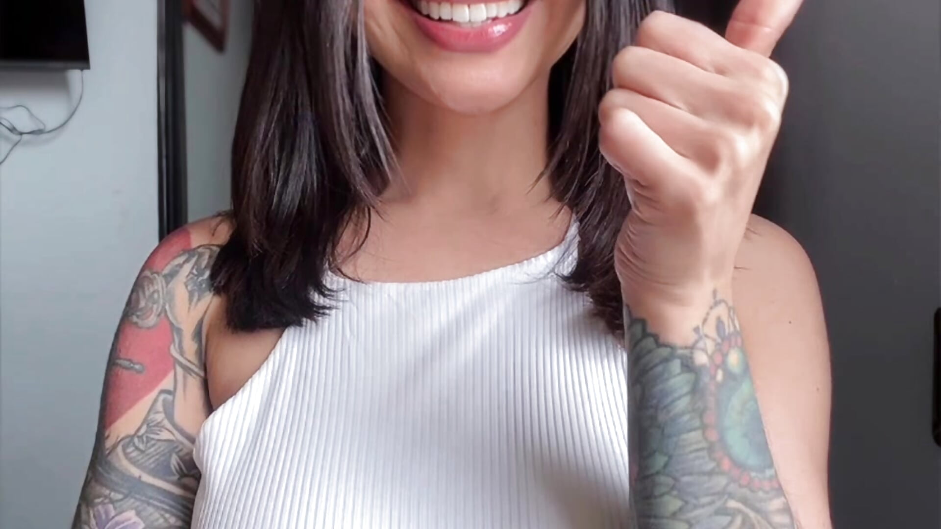 A beautiful plaid short skirt 😍 - vídeo de la modelo de cam Selena_G69