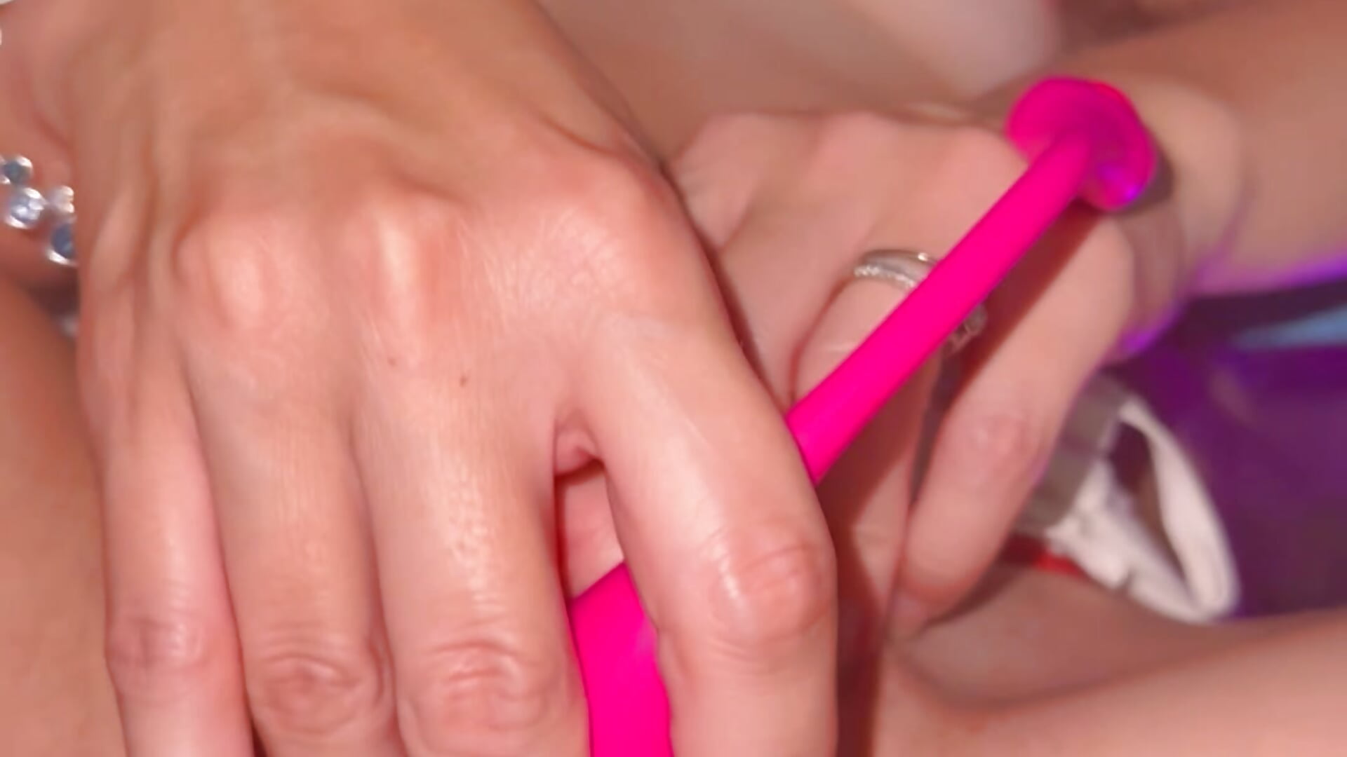 Playing With Lush – видео вебкам-модели Skyellar