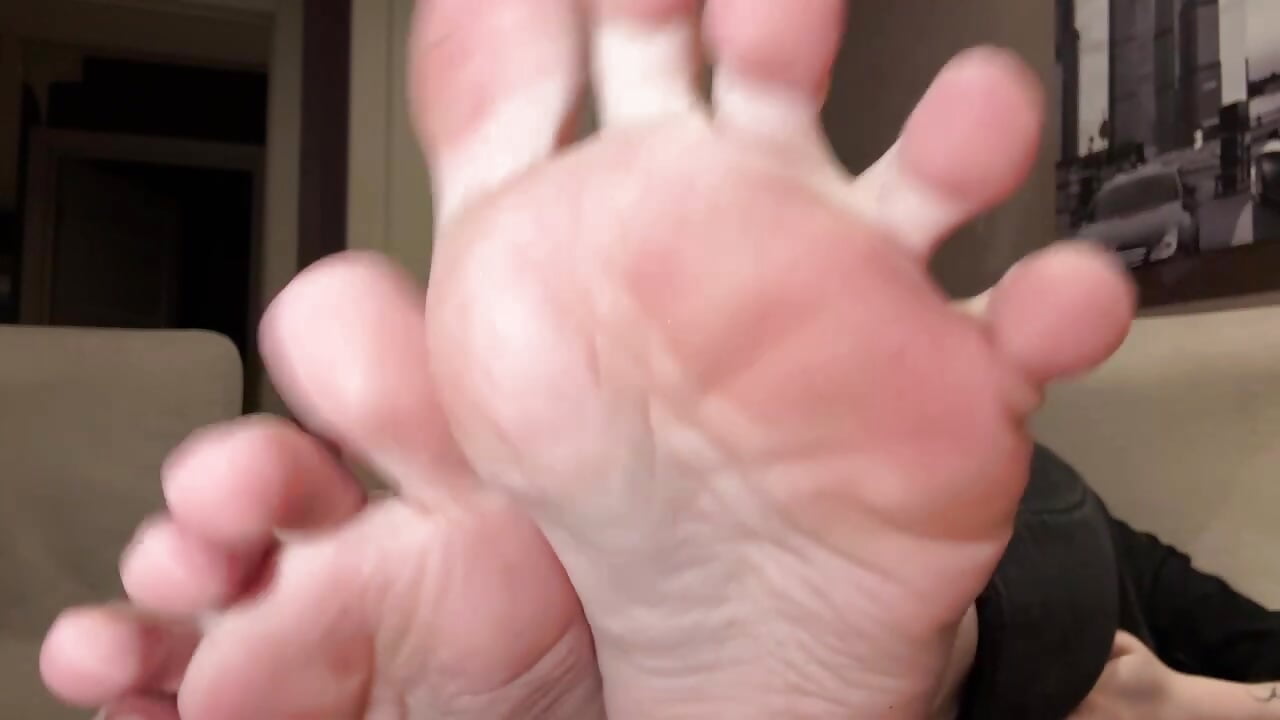Did you miss these feet? Lick them.