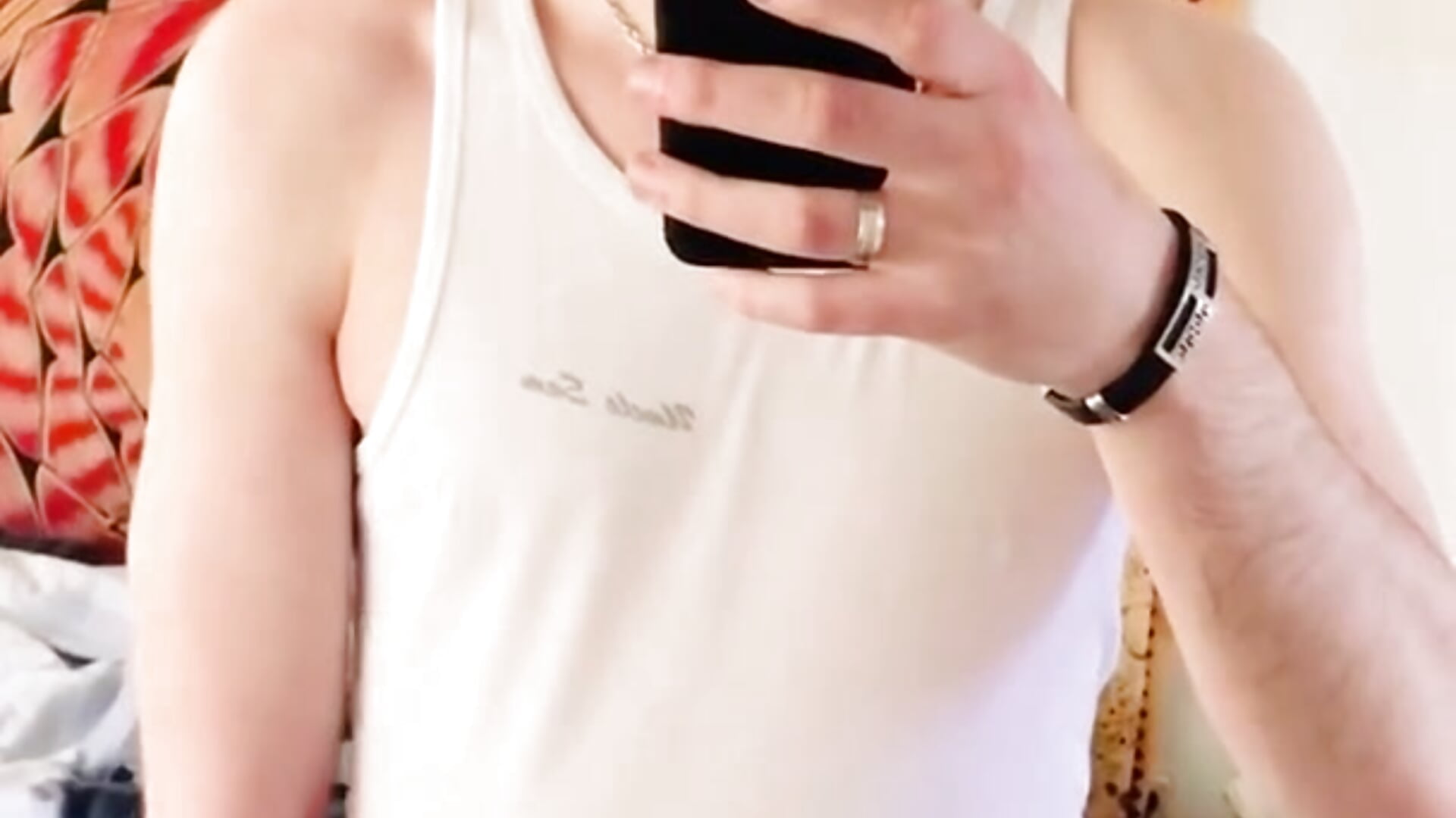 In Front of Mirror - video by yyscript