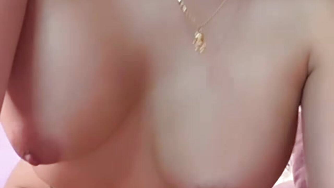 hot girl 😈🫦🔥 - video by _brenda_becker cam model