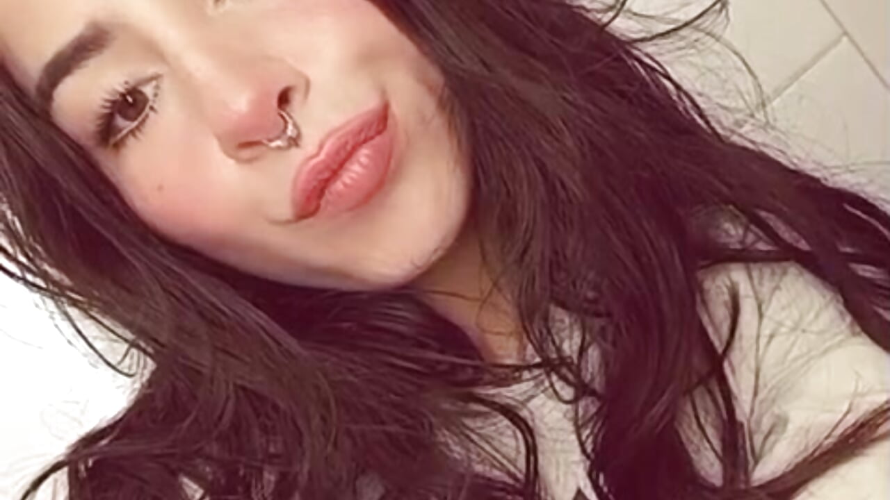 cute - video by Mhelanny2 cam model