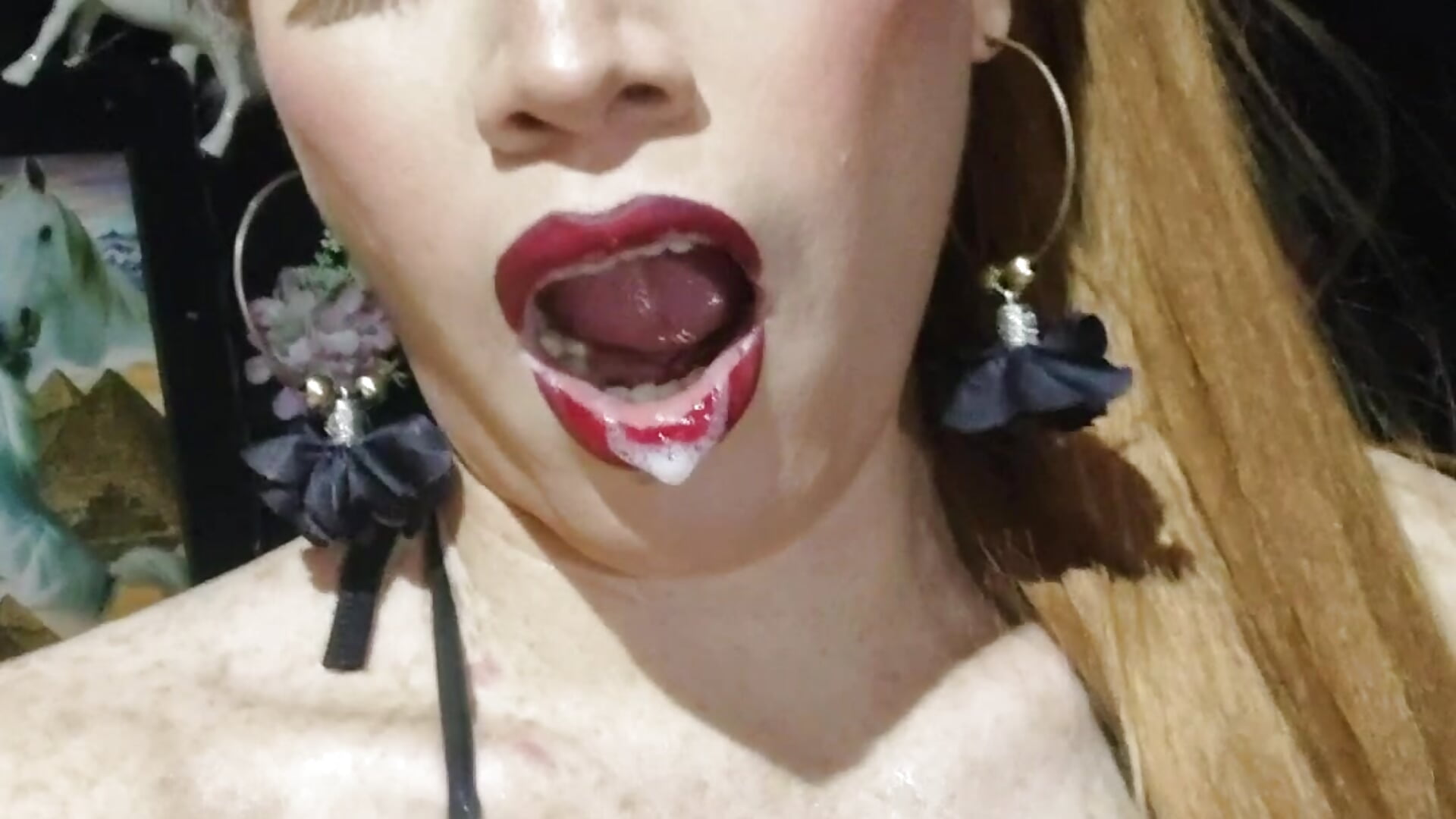 Great sexy dance dressed in leather alahiamakenzy I masturbate deeply and cum on my thighs 🤤💦👄