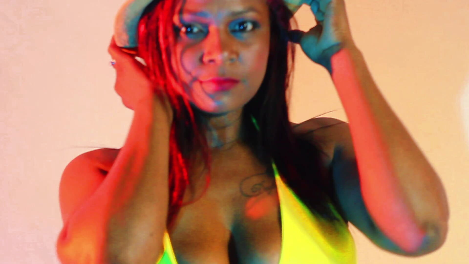 Summer is today－カメラキャストのLisaBaileysの動画