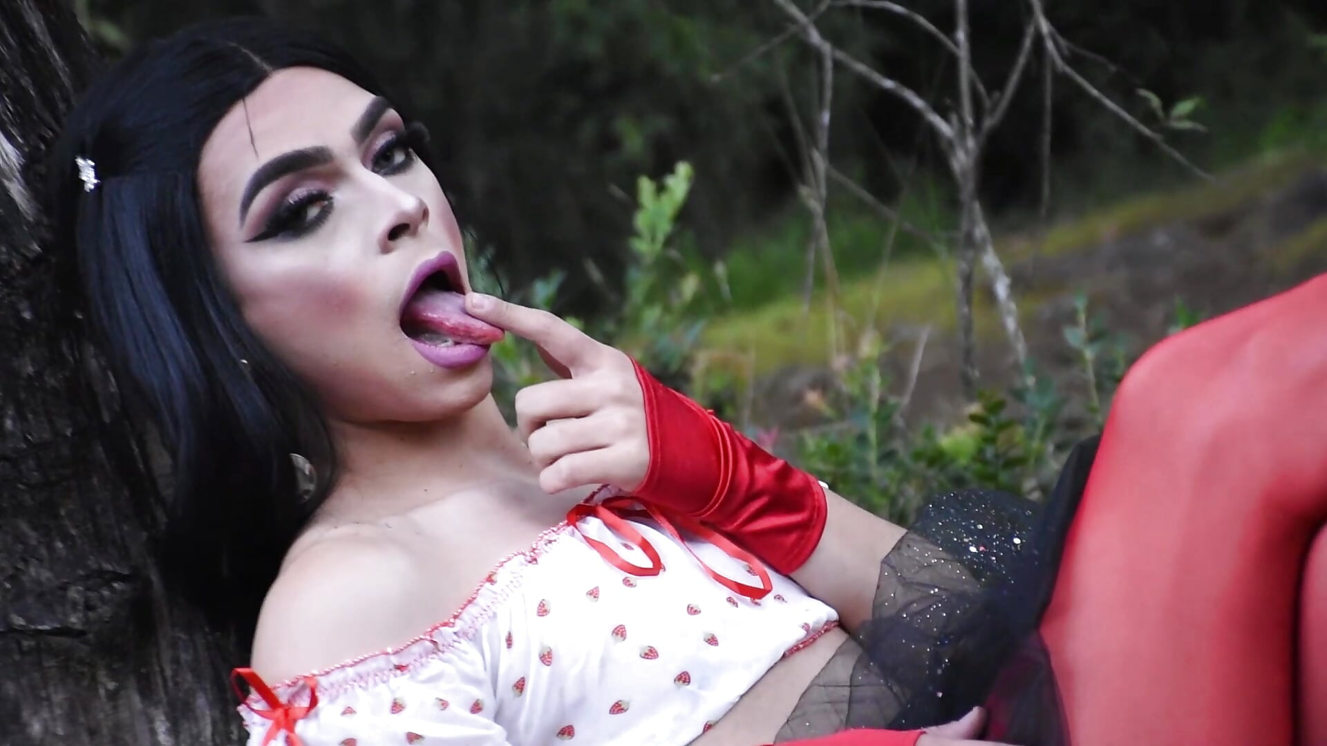 me– Arhyanna_White kameramodell videója