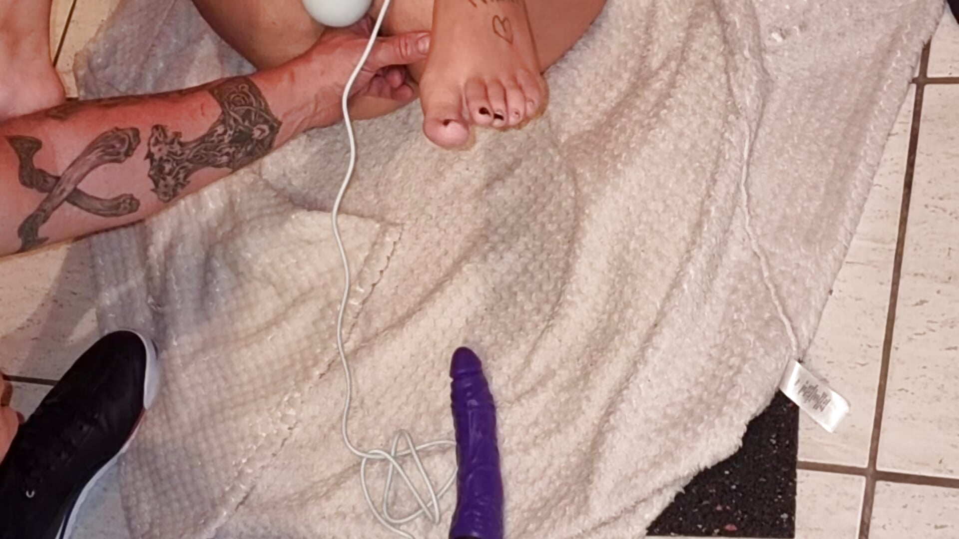 Hilfe das erste mal ein Moster plug versucht - відео від вебкаммоделі Jassy_Foxy