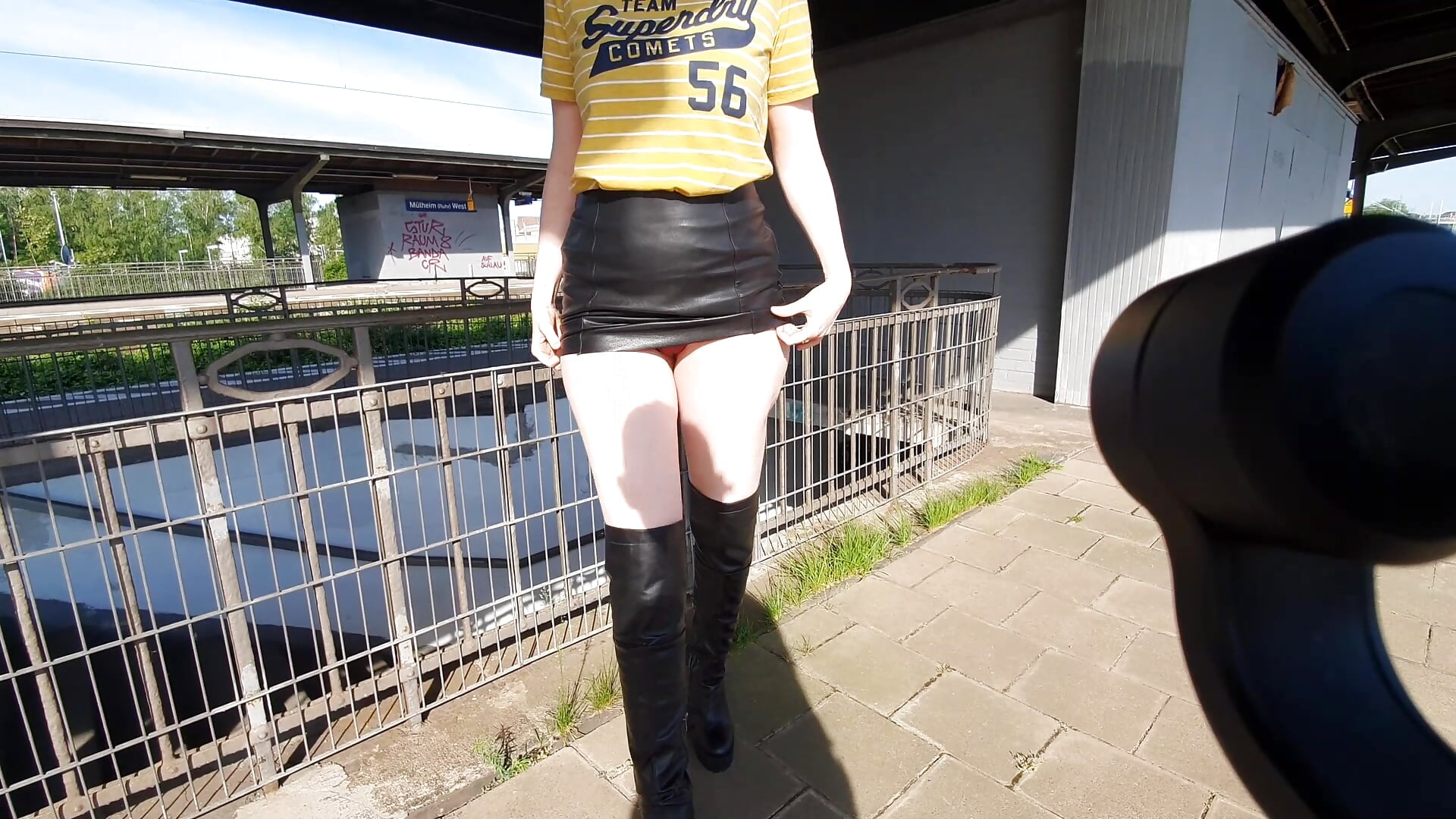 fahrgast fickdate mitten am bahnhof - video av Lisa_Sack cam-modell