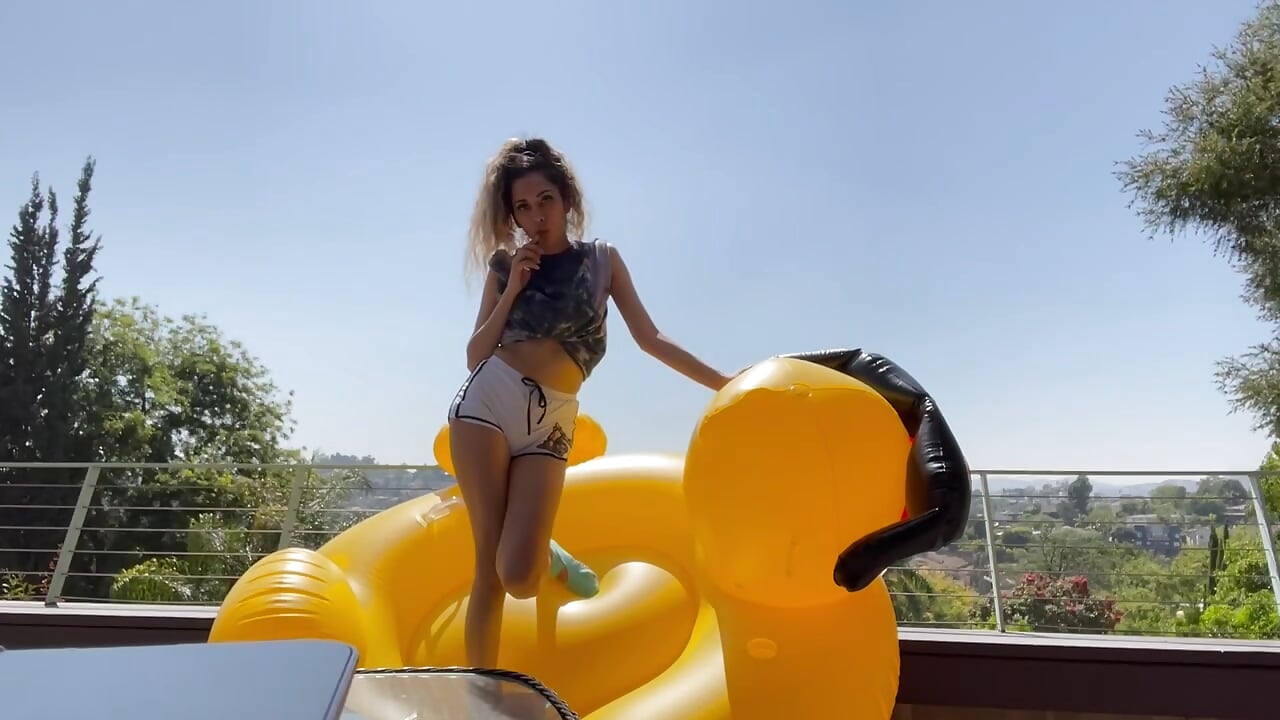 Banksie Inflatable Fetish Fun! - video by LindseyBanks