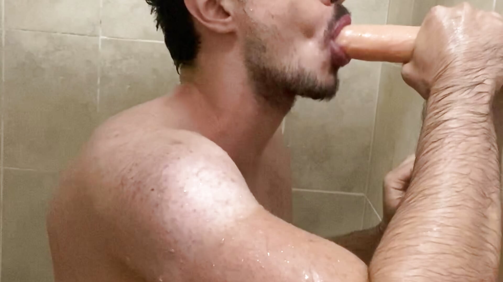 BLOWJOB IN THE SHOWER - video của người mẫu cam Mateoking__
