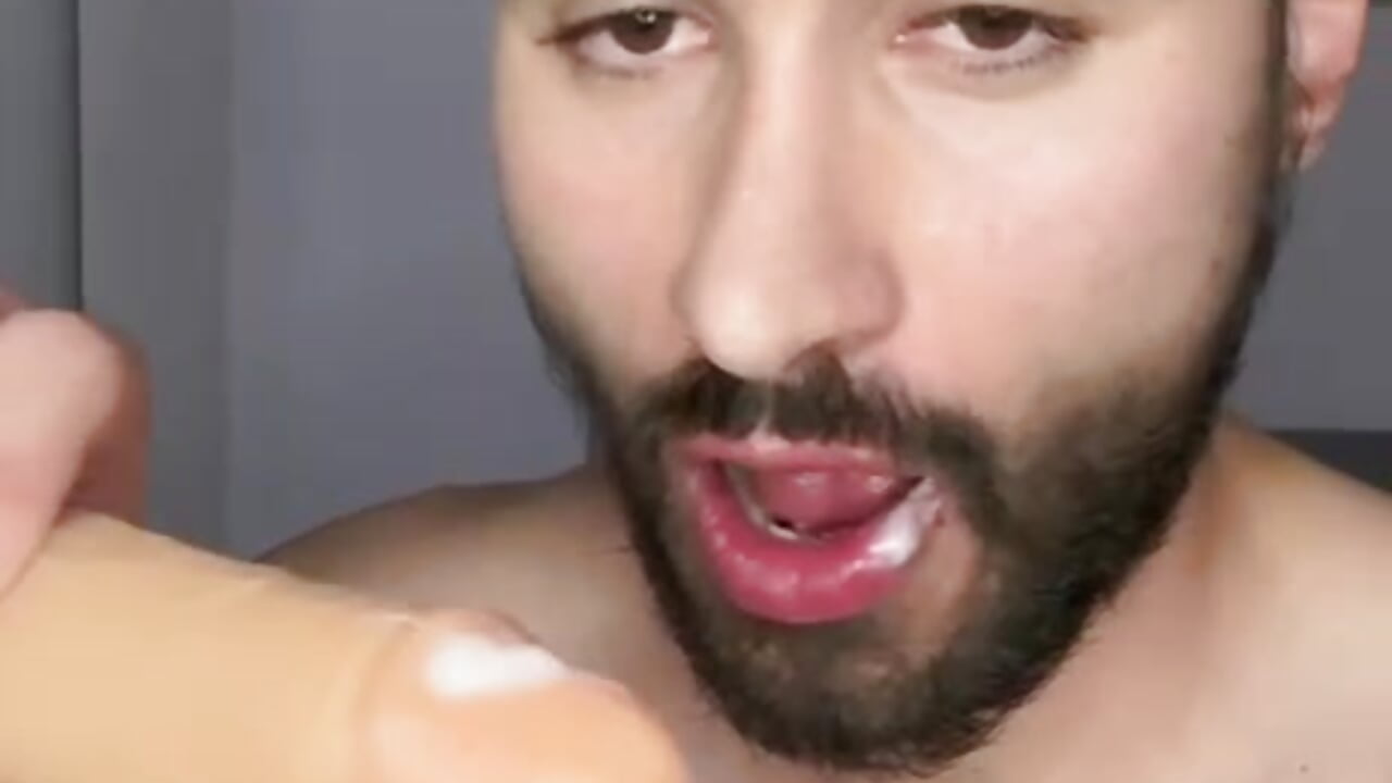 SUCKING MY CUM IN THE TOY - video của người mẫu cam Mateoking__