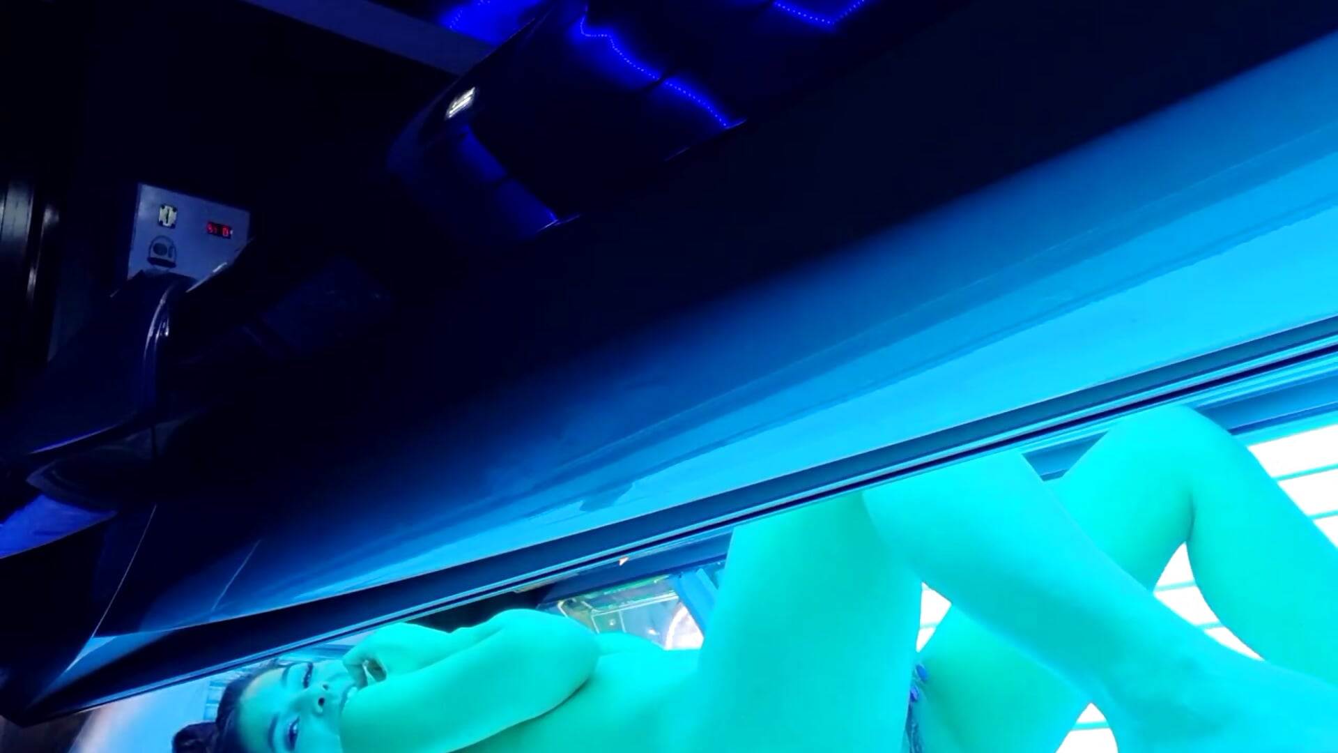 PUBLIC - Tanning room - HIDDING a dildo FULLY in my ASS and masturbate - video by JennasweetassX cam model