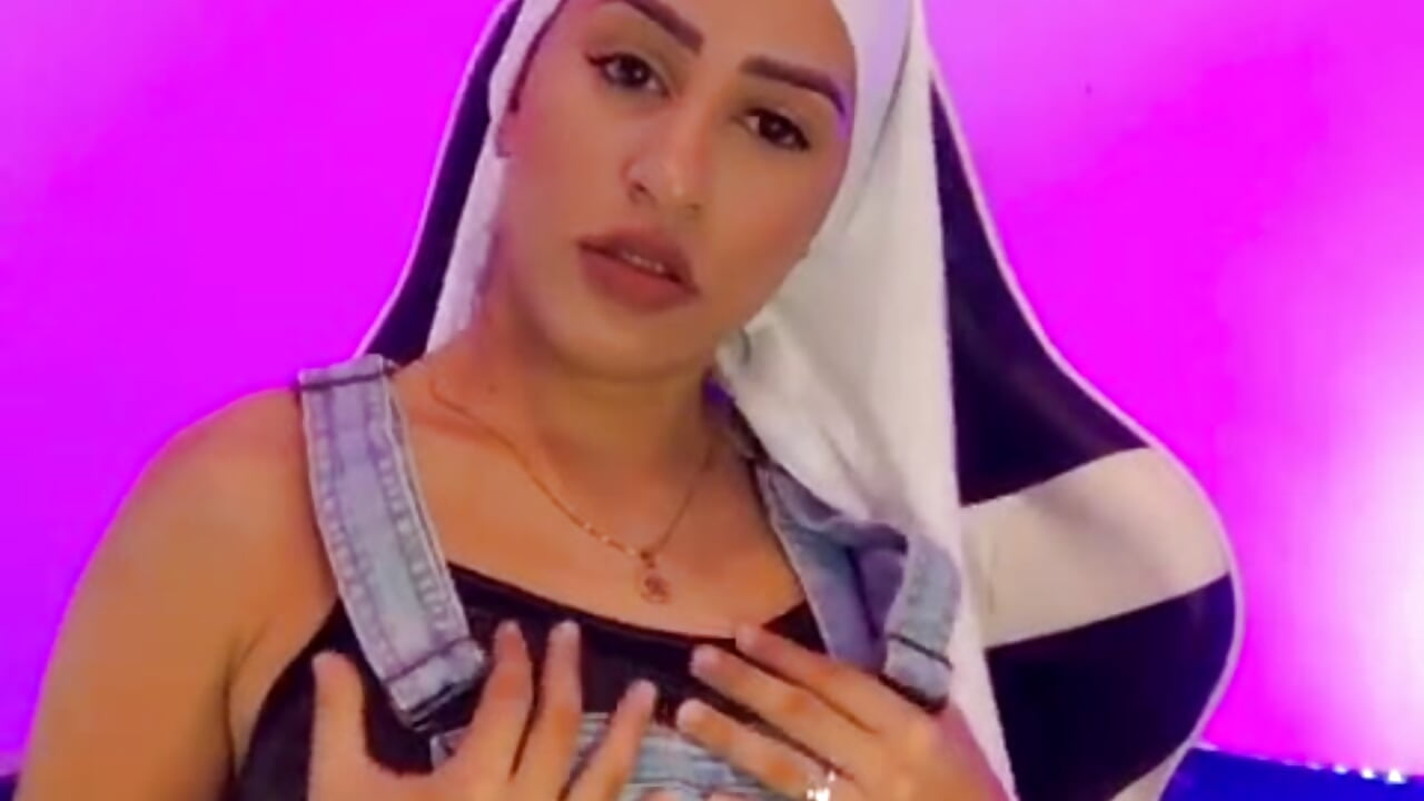 <3