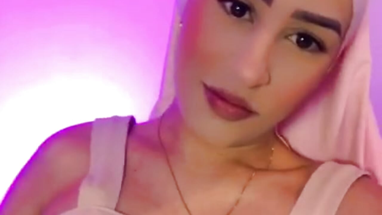 <3