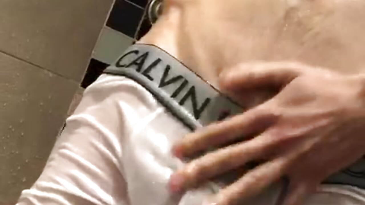 sexy shower - video by paul_rogerr cam model