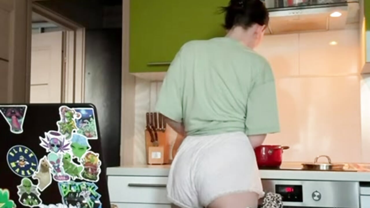 let me cook for u - فيديو من AurikaTrix موديل الكام