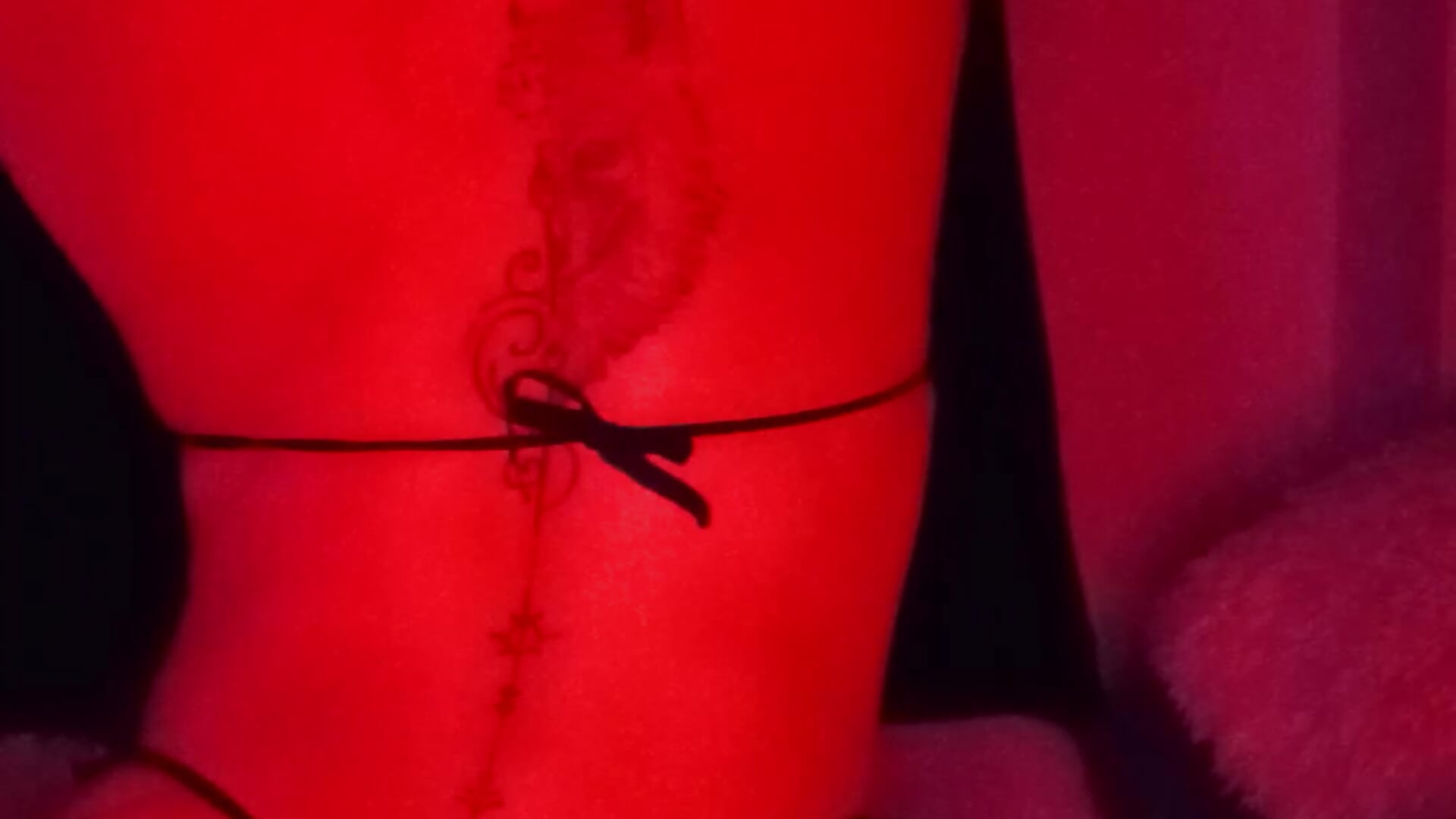 Red nigth.. - video by sexyyykloee cam model