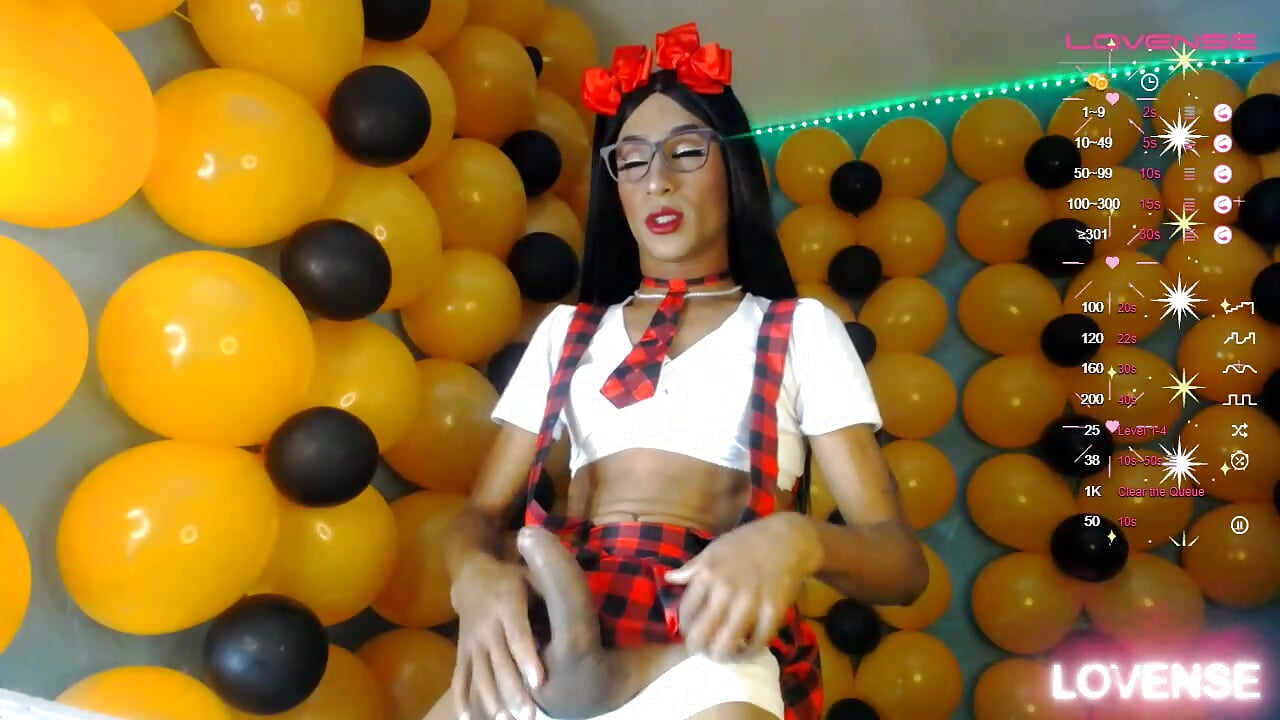 STUDENT WITH THE BIEN DURA POULTRY - video by Im_melany_ cam model