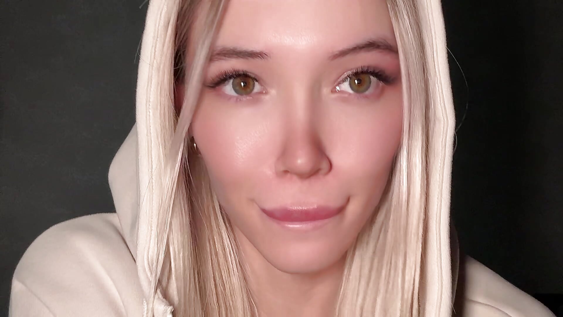 👅👅👅 - video by MoonSprinkle cam model