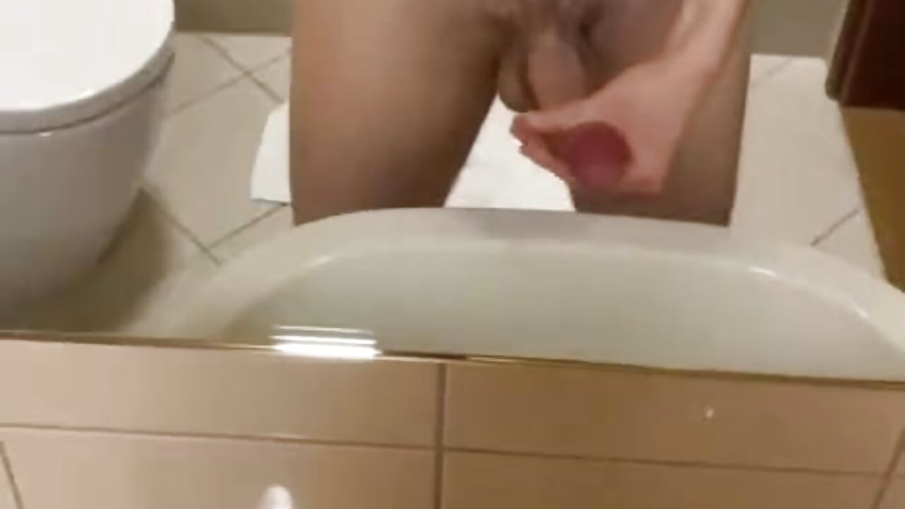 Qick cum in the bathroom