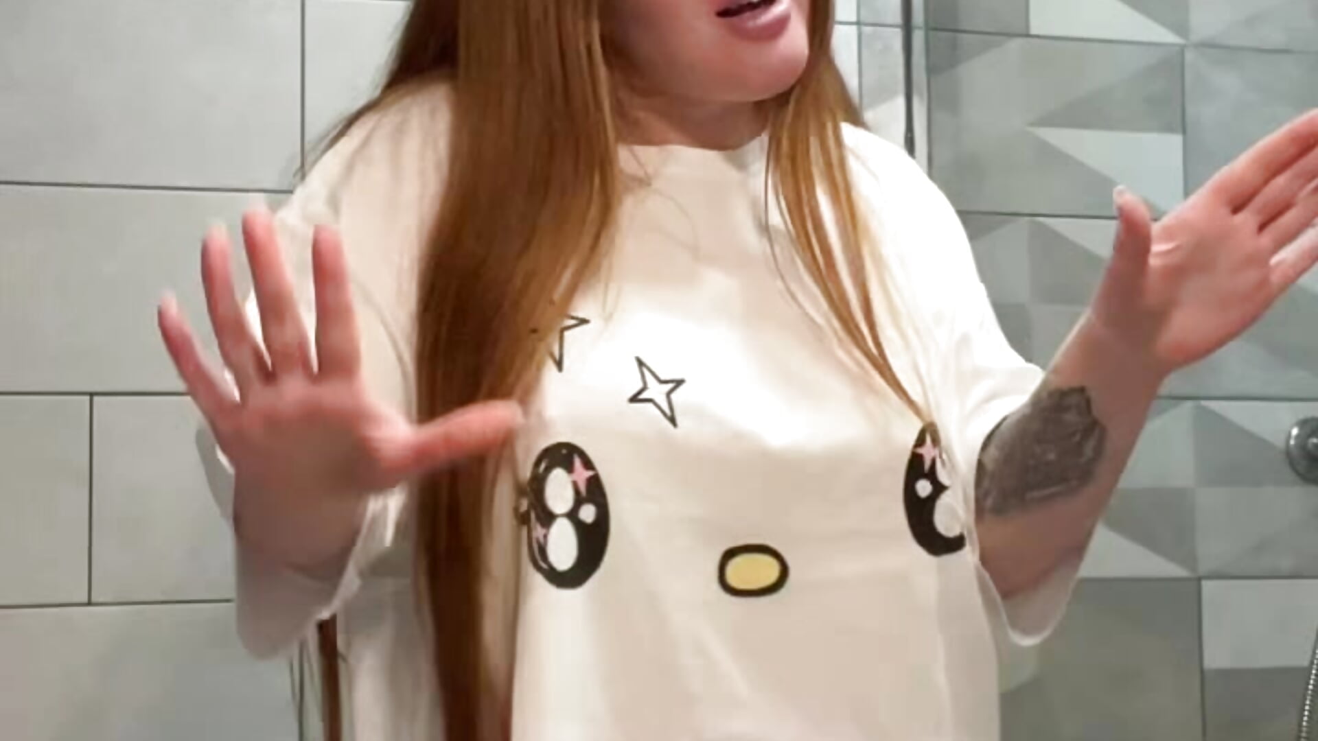 47c7fb1d3d414fbdb5e86a65a58684d3 - clip cu RedFoxQueen model videochat