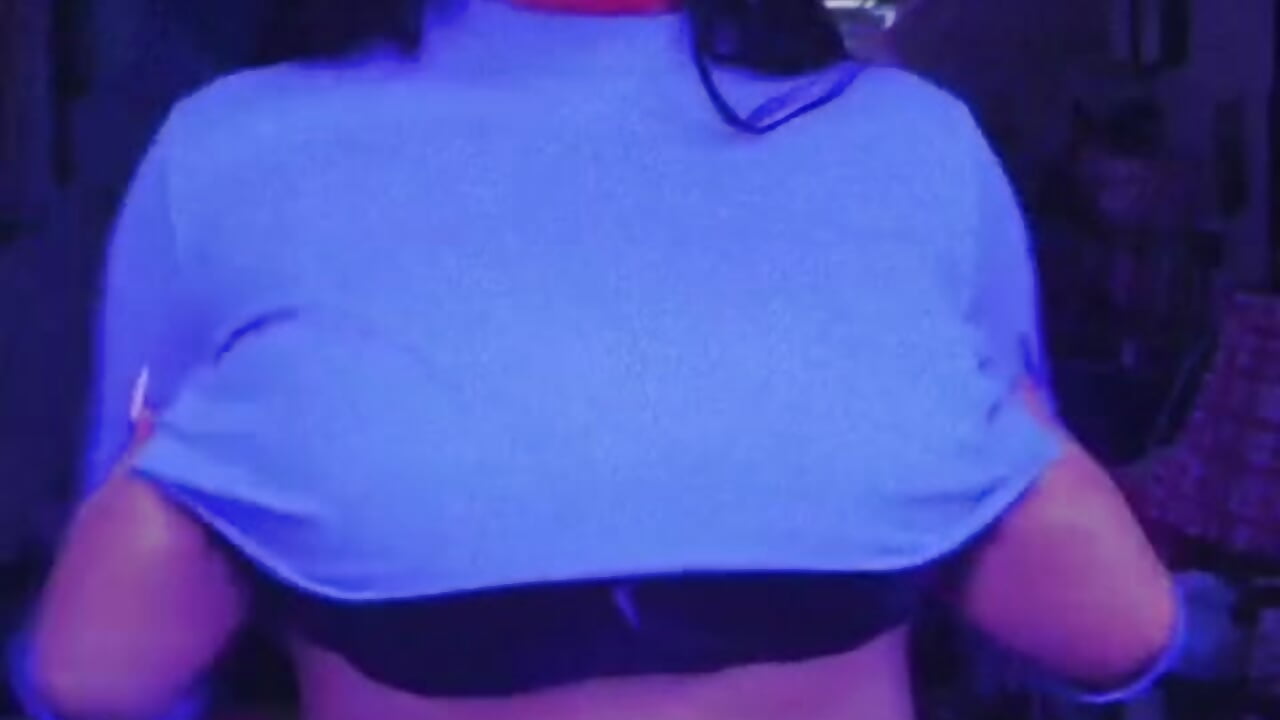 Hii - відео від вебкаммоделі helen_bunnnyx