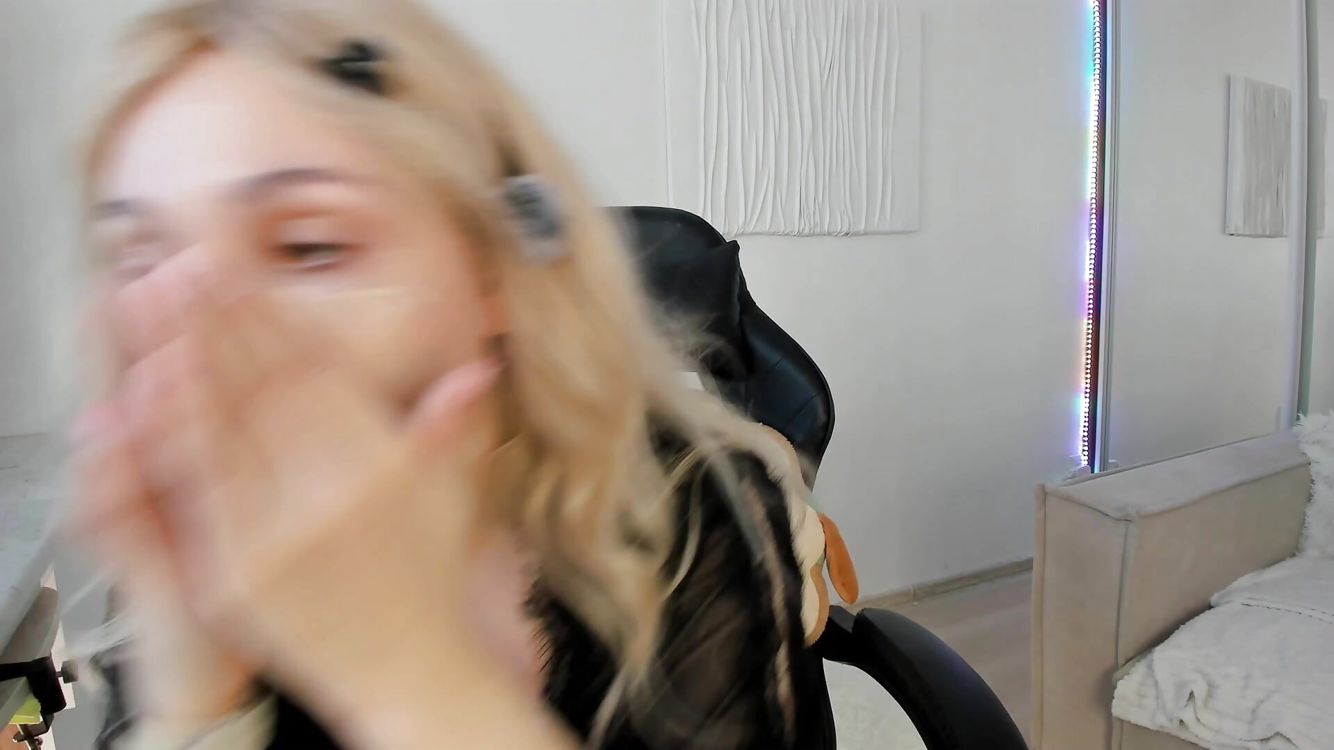 I want to be beautiful for you (makeup) – video od webkamerové modelky CarolMay