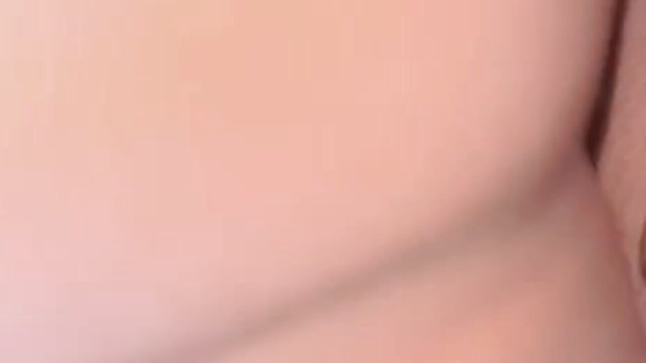 Backshots while she hangs out window - Video von Stressreliever82 Cam-Model