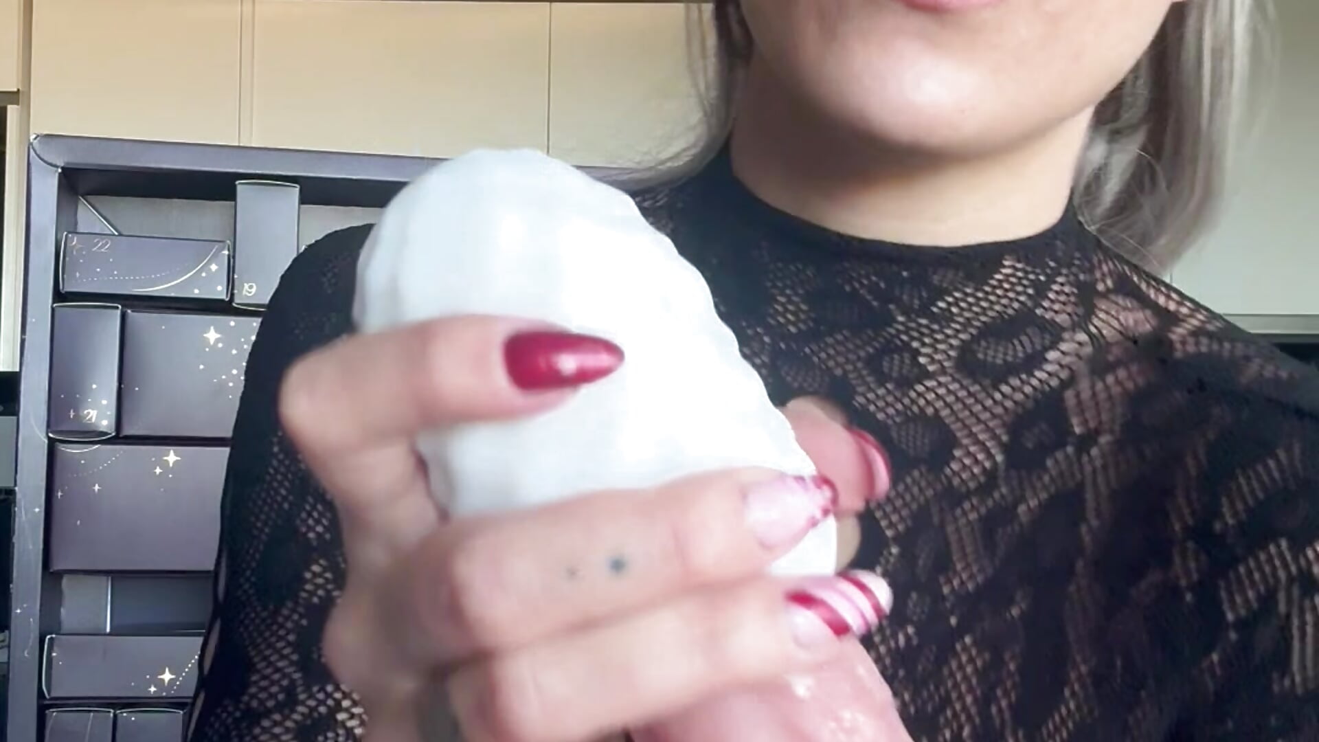 Case N9 calendrier de l’avent－カメラキャストのpetrouchkaaa_の動画