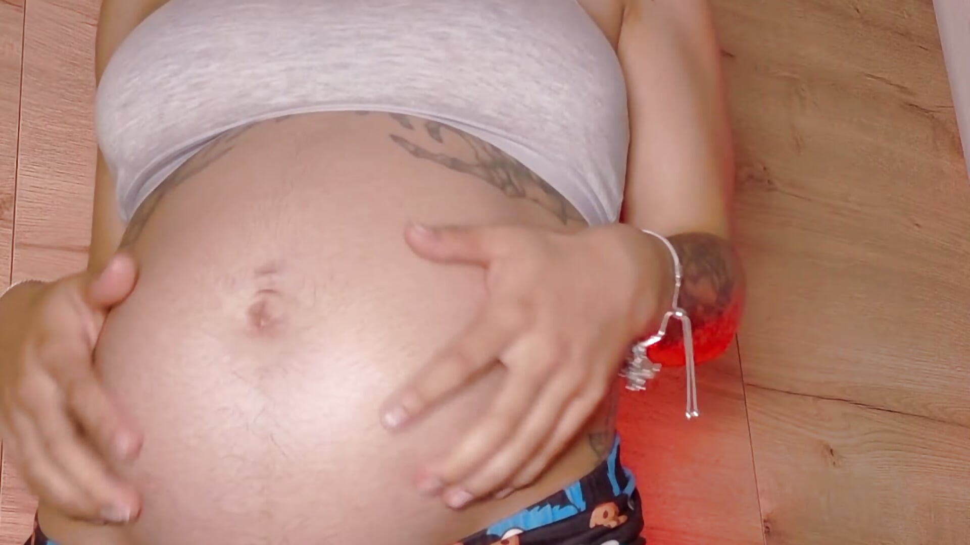 sexy pump pussy - video by emma_rouse69 cam model