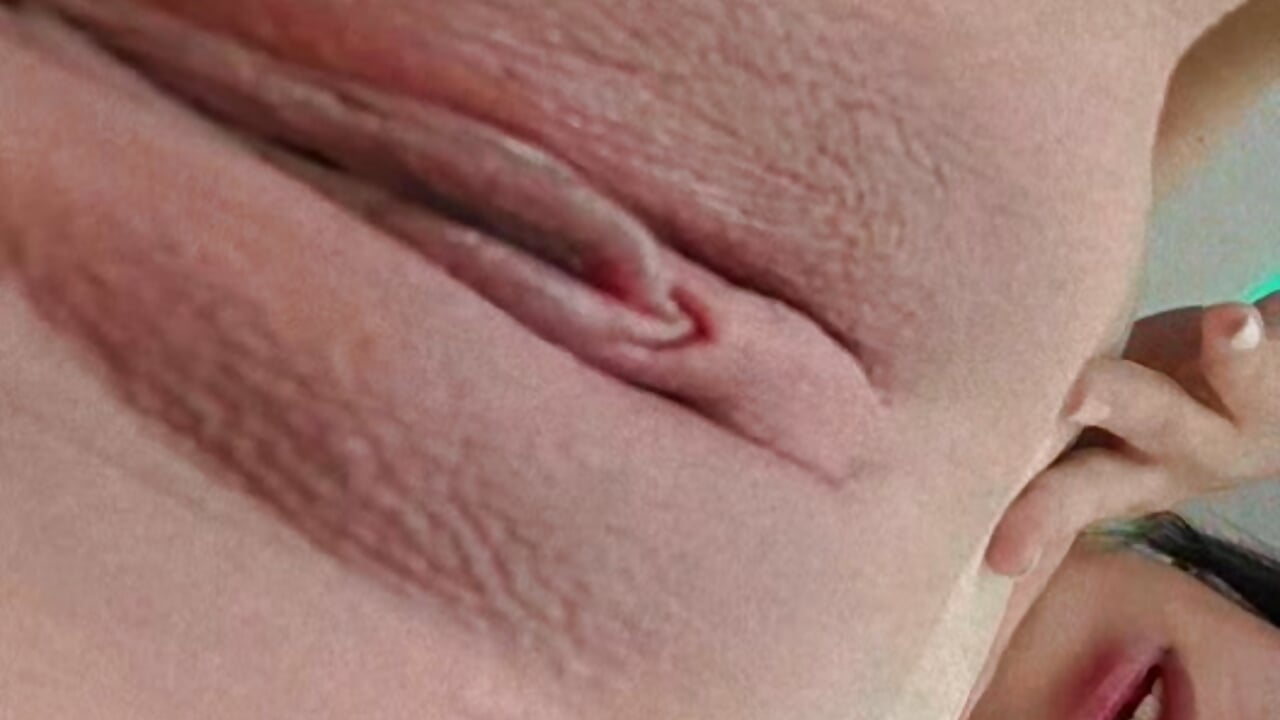 Do you think my pussy is appealing to your taste buds? - vídeo de Emma_Rouse699 modelo de câmara