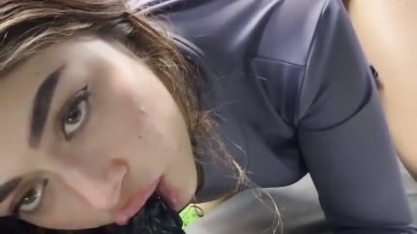 Fucking my throat in a gym 😳👀😈 - video van babesamanta cam-model