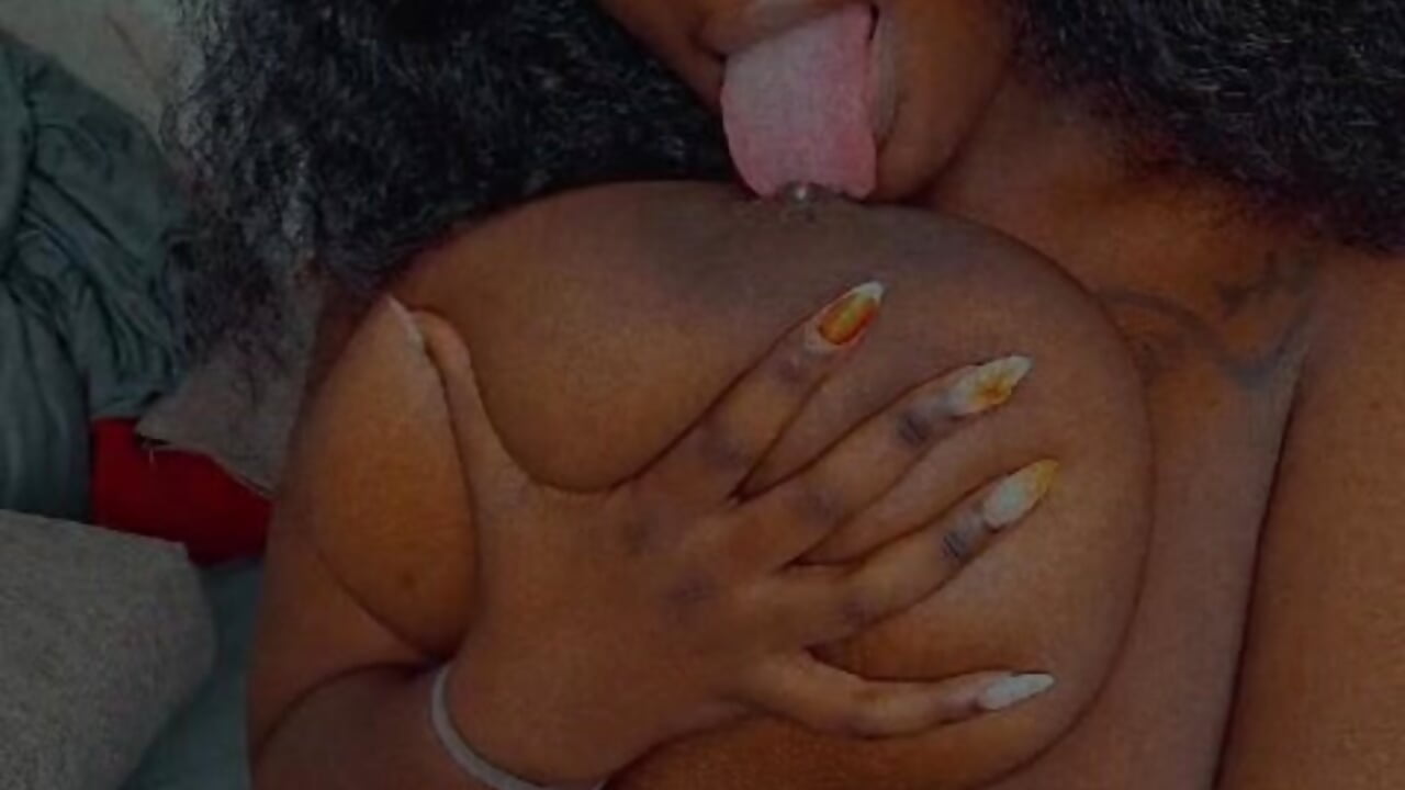 Nipple sucking and biting - bustytemptress1 캠 모델의 동영상