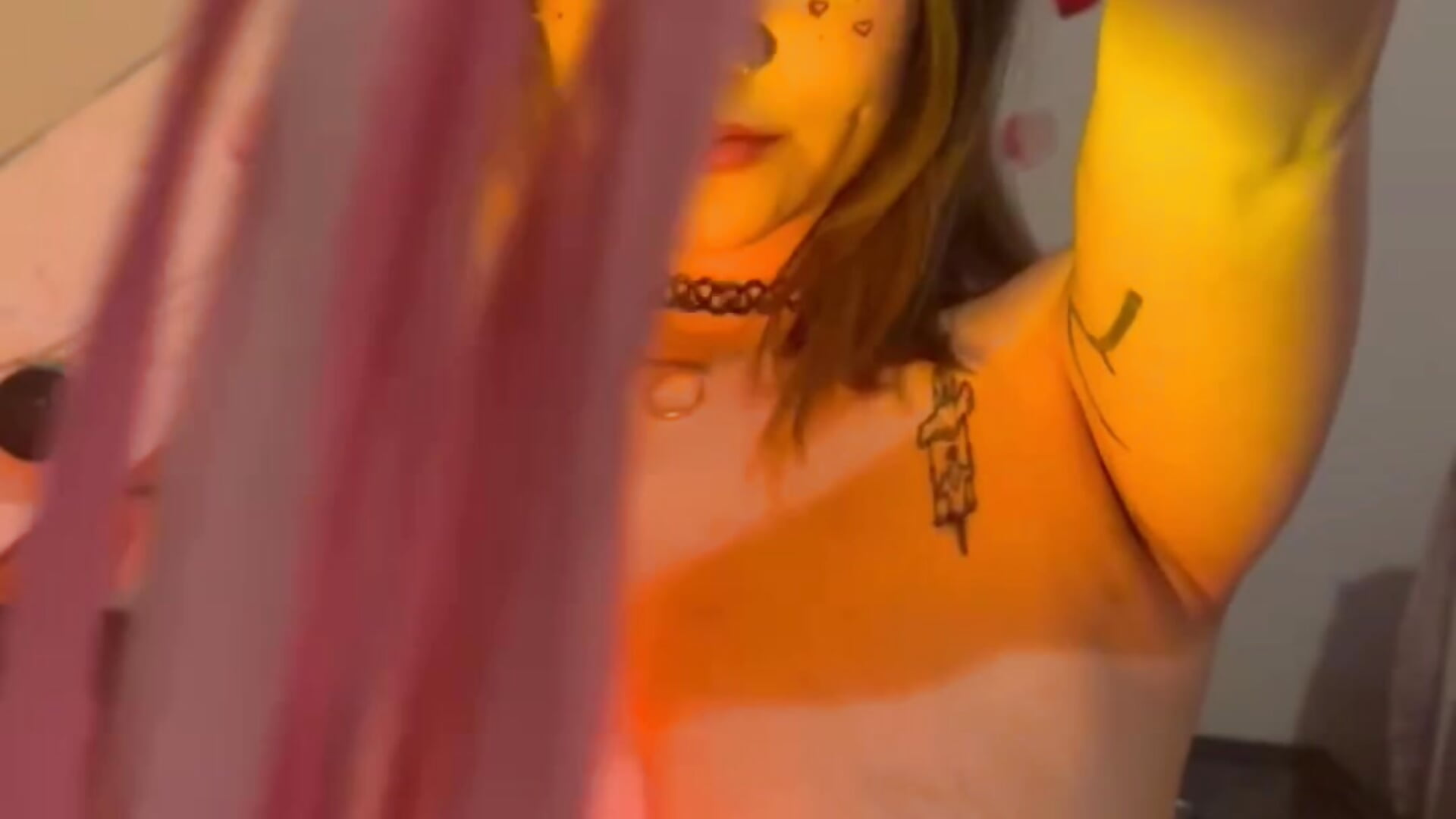 Premiere vidéo saint Valentin 17 min gode, vibre pipe r orgasme－カメラキャストのsullyeの動画