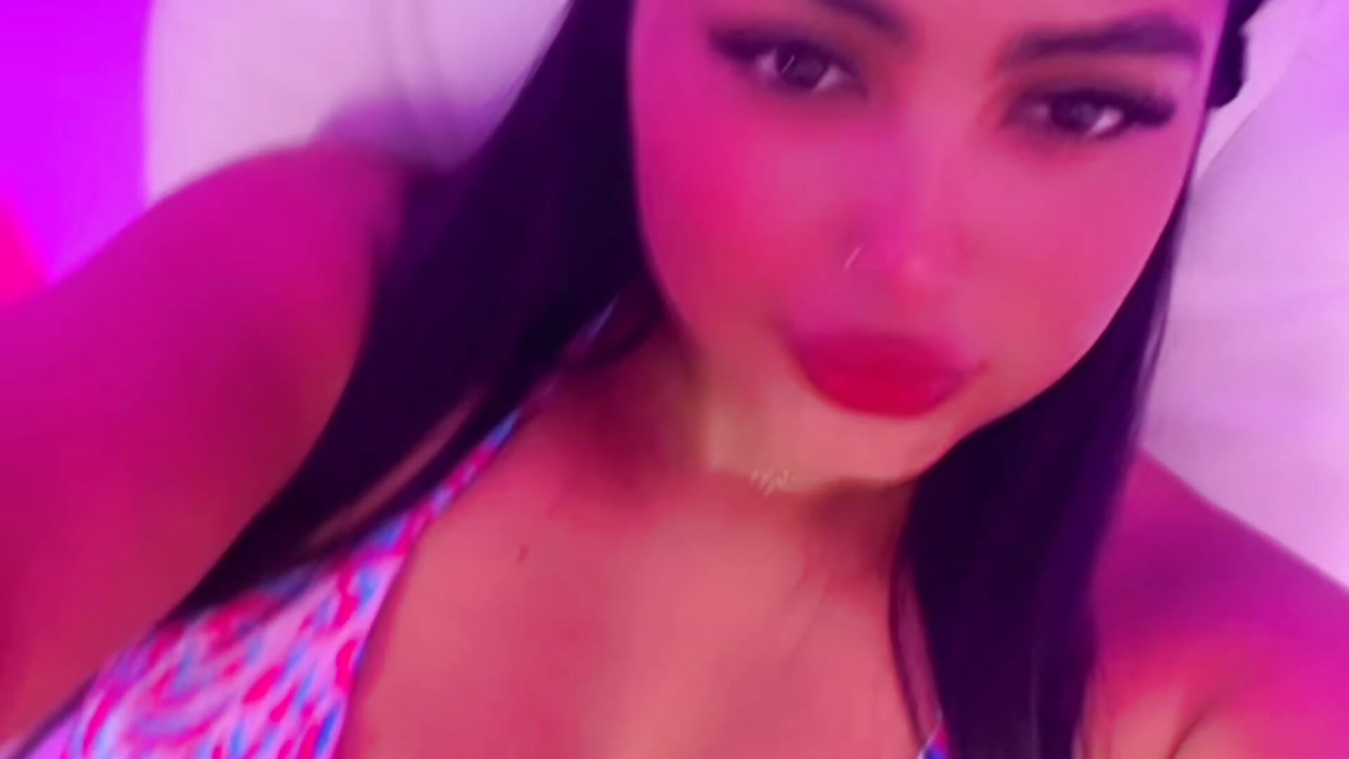 Show public - video by NatashaBrown12 cam model