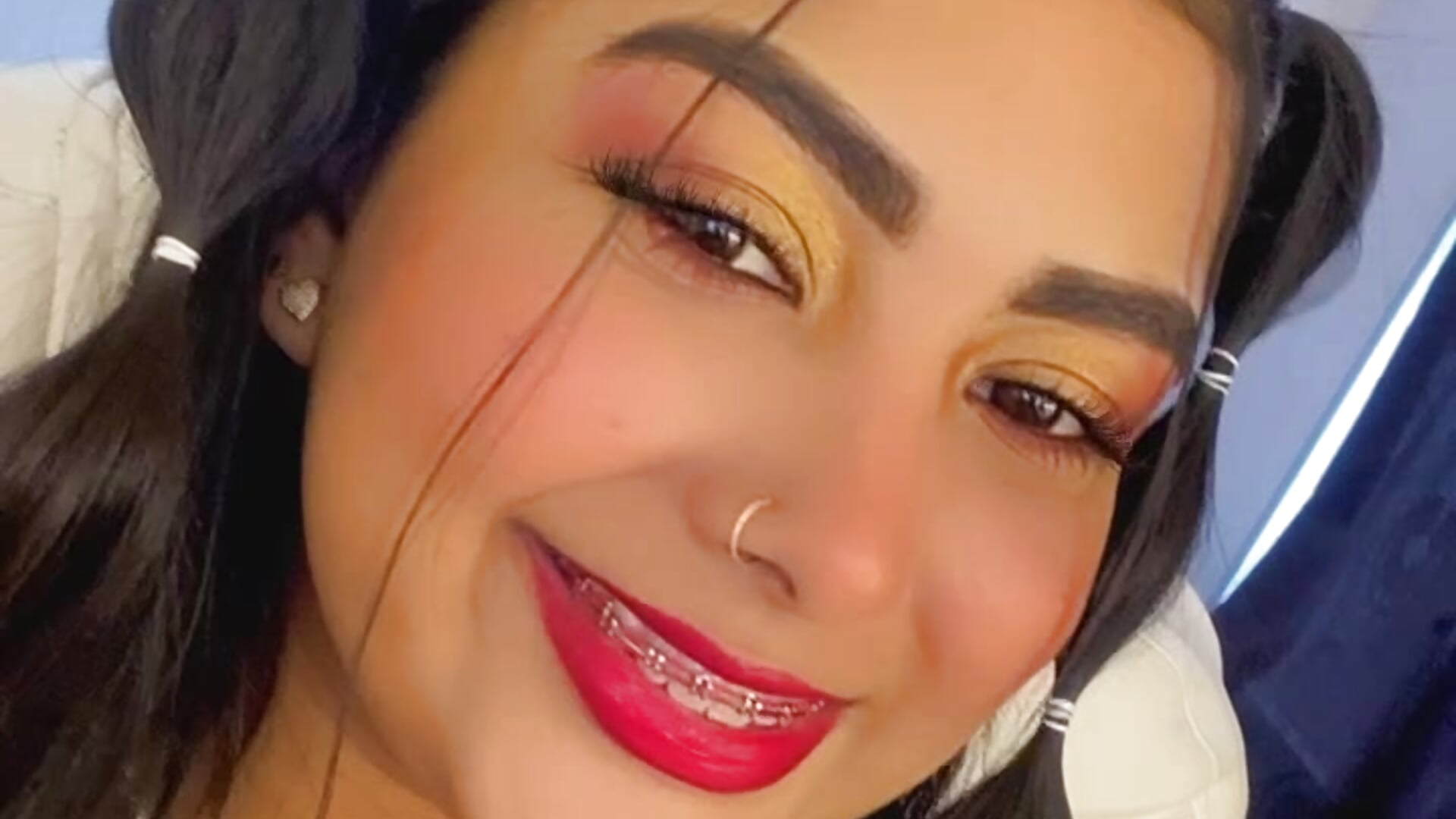 Face - video by NatashaBrown12 cam model