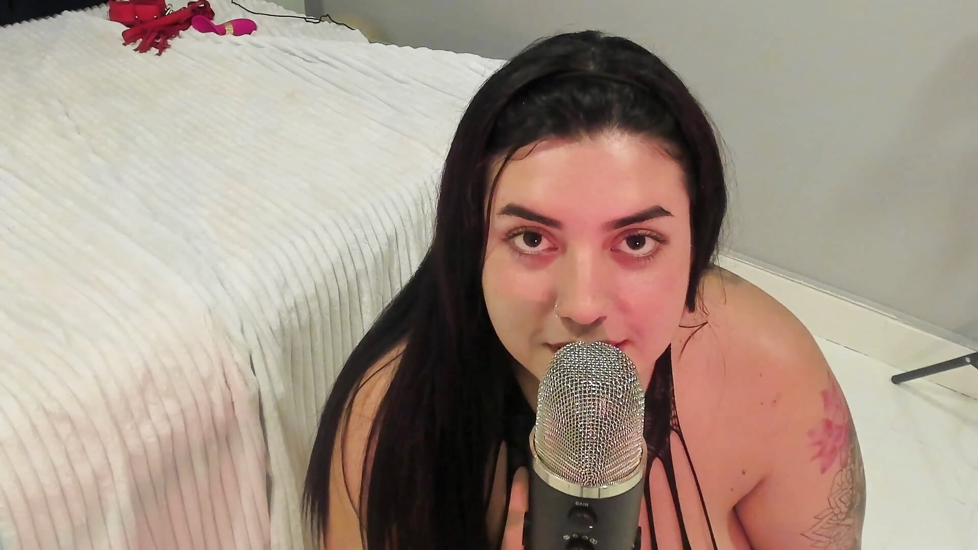 Let me whisper u  <3 - video by Esmeralda_blue cam model