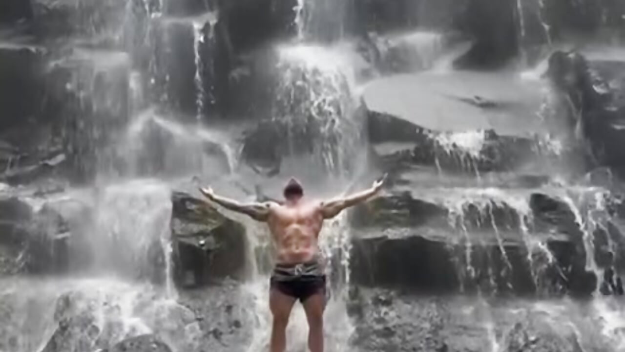 “Submission is not your punishment. It is your privilege.” - video oleh model kamera XtreamLeonard