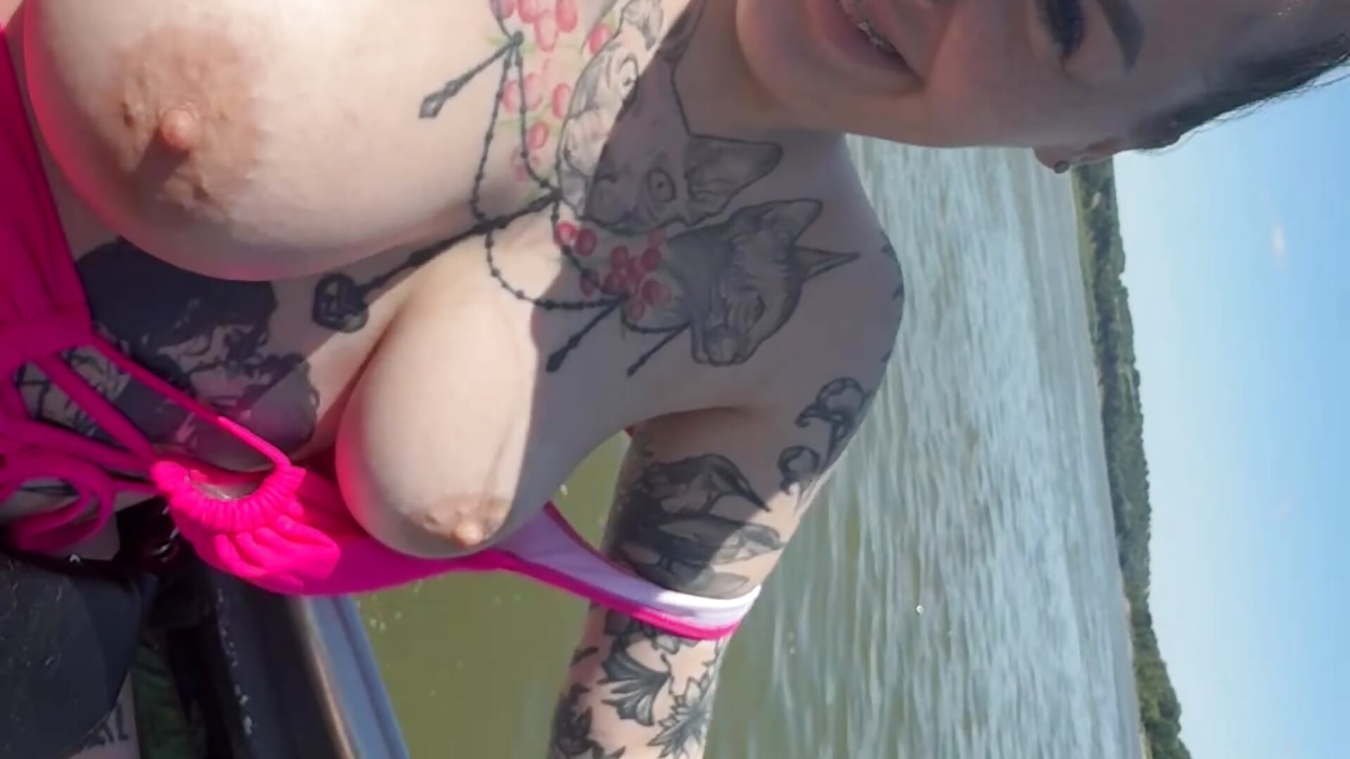 Showing boobs to fishermen😂 - clip cu missAngellina model videochat
