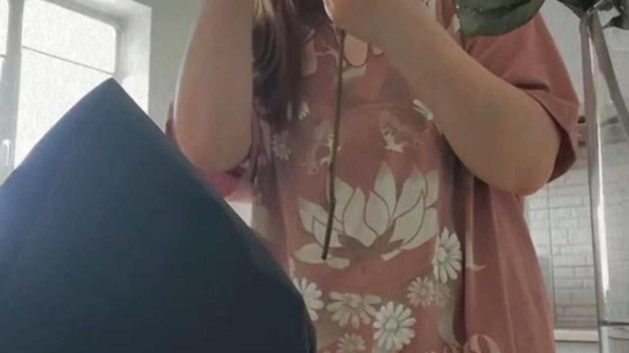 all girls love flowers - video by EmmyCharmm cam model