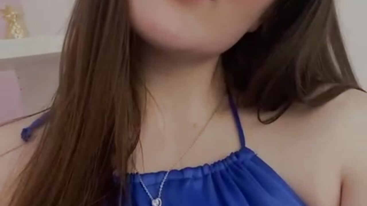 Kisses for youuu - video by EmmyCharmm cam model