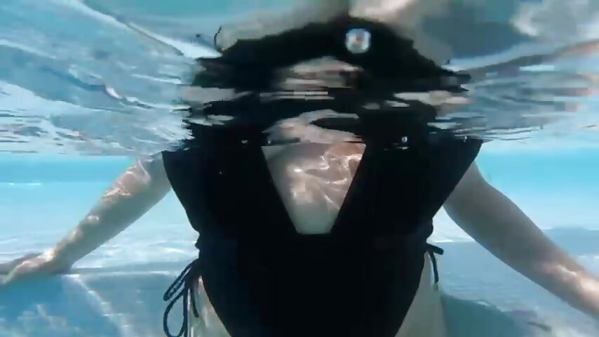 bouncing my big tits underwater