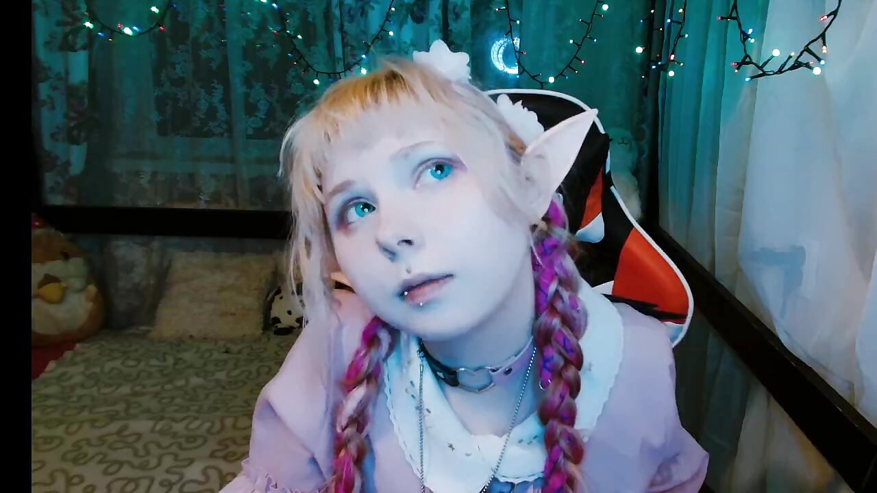 piercing showoff - video by Usagi_Blush_ cam model