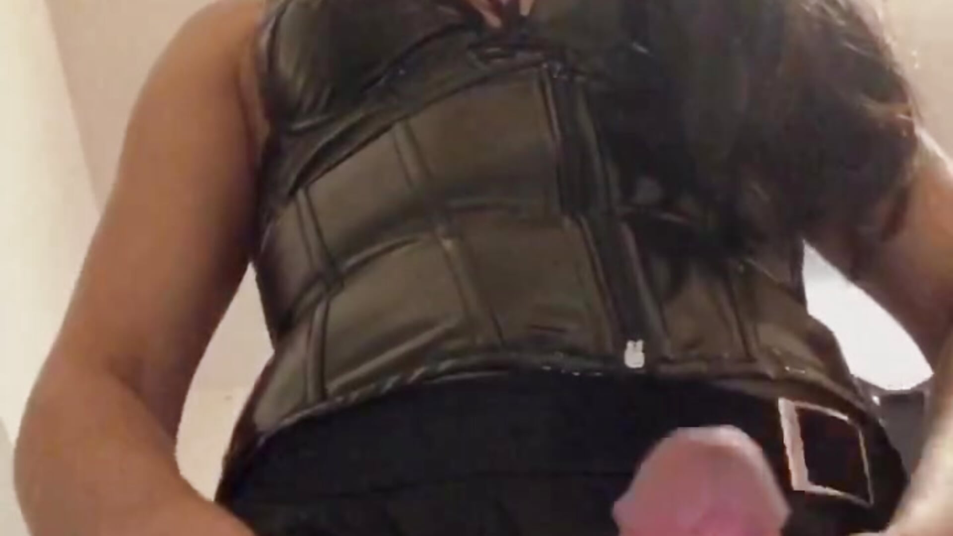 My body hot - video by naomikandra cam model