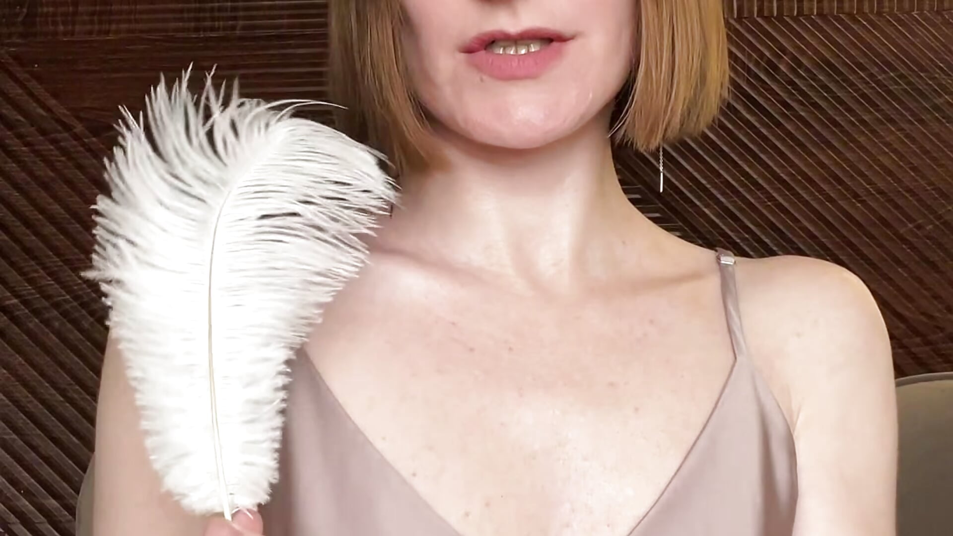 I wonder which part of my body is ticklish the most 🤔 - MonikaBos adlı kamera modelinin videosu