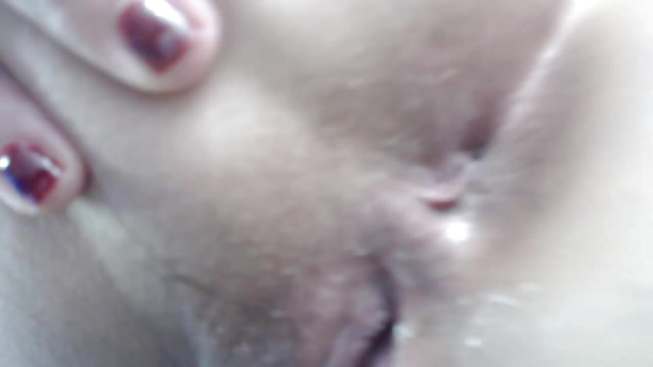 Rub my horny pussy closely - video by CandyQueenGold cam model