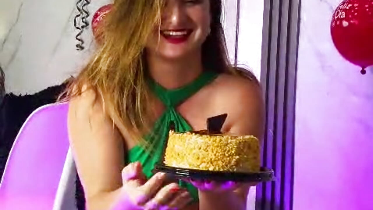 Happy Birthday Candy– CandyQueenGold kameramodell videója